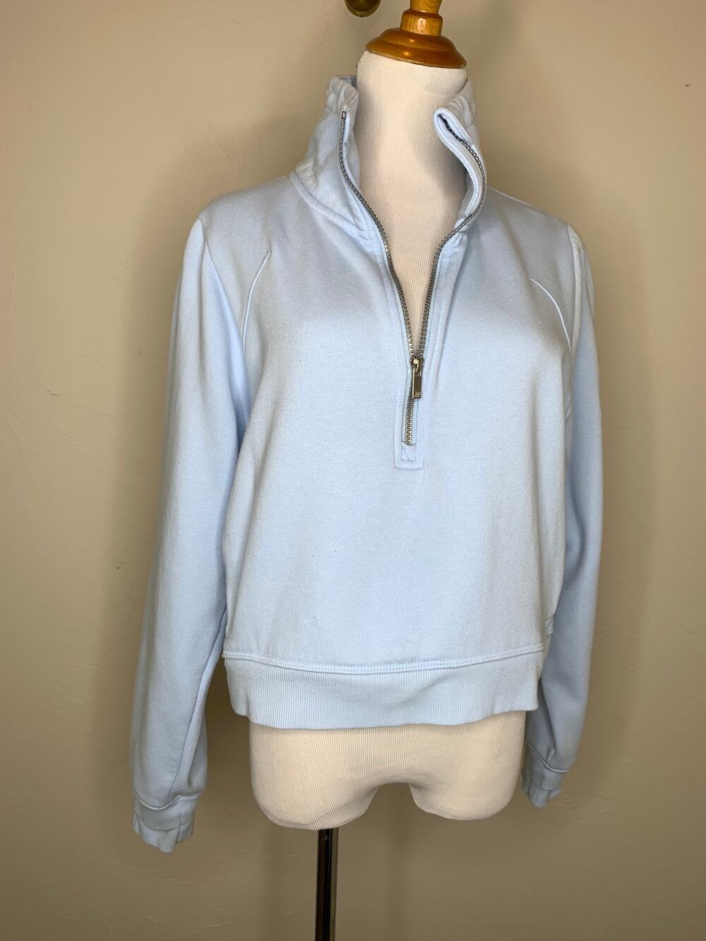 all in motion Baby Blue Cropped Henley Sweatshirt Sz Medium